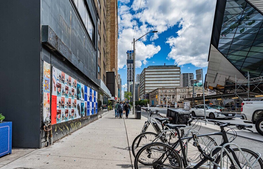 More Photos Of 192 Bloor St W, Toronto Storefront Retail Office For Lease
