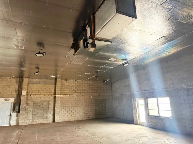 More Photos Of 1242 Market Cir, Port Charlotte Warehouse For Sale