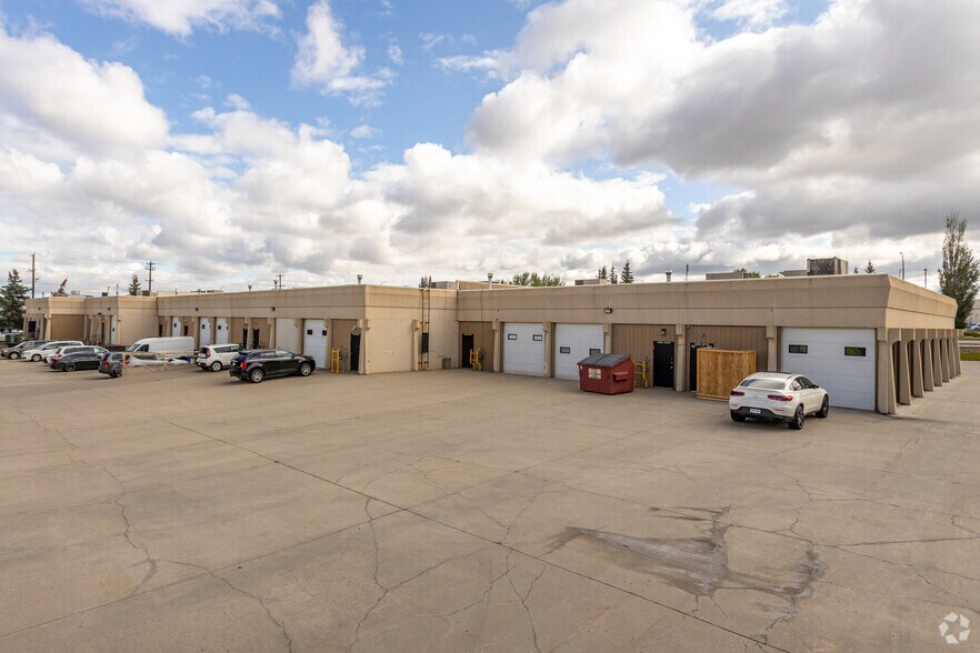More Photos Of 5206-5226 86th St NW, Edmonton Showroom For Lease