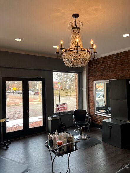 More Photos Of 51 Stewart Ave, Columbus Storefront Retail Office For Lease