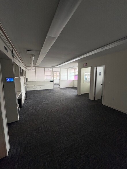 More Photos Of 1 Muller Ave, Norwalk Manufacturing For Lease