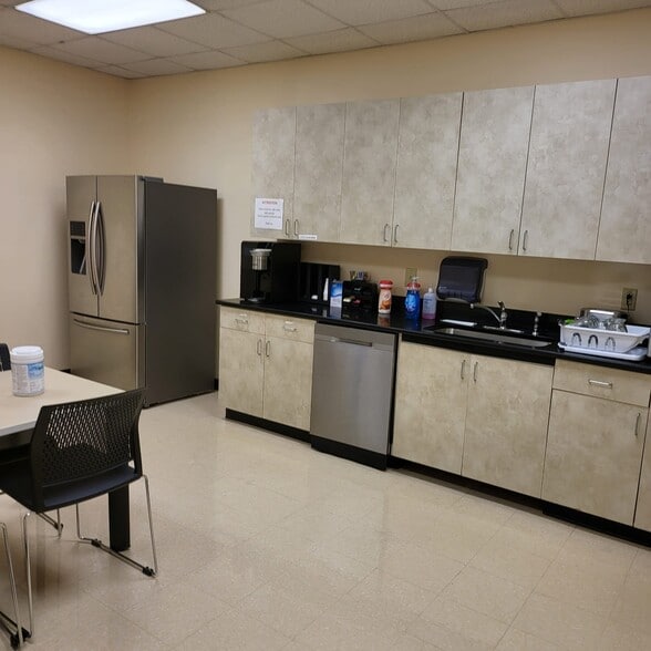 More Photos Of 3500 Gateway Centre Blvd, Morrisville Light Distribution For Lease