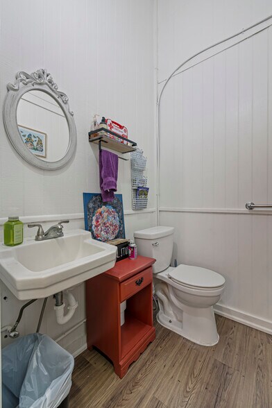 More Photos Of 23654 US Hwy 290, Harper General Retail For Sale