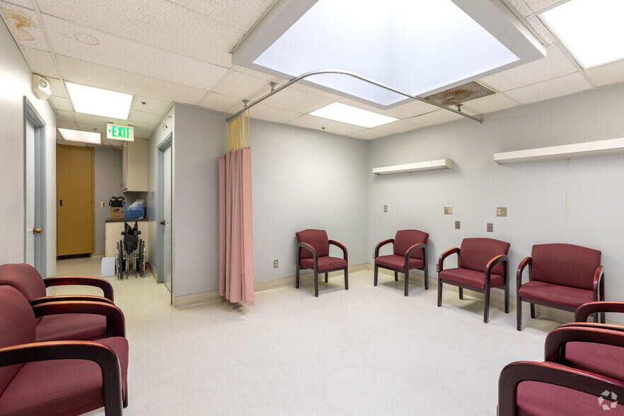 More Photos Of 4000 Physicians Blvd, Bakersfield Medical For Sale
