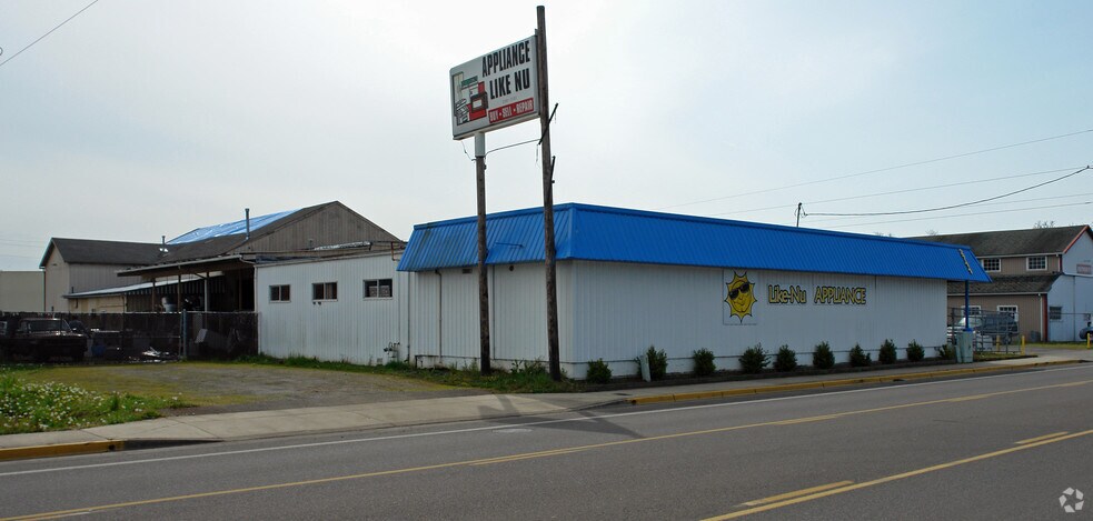 More Photos Of 2711 S Main Rd, Lebanon Freestanding For Sale
