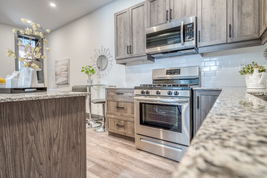 More Photos Of 52 Barton St E, Hamilton Storefront Retail Residential For Sale