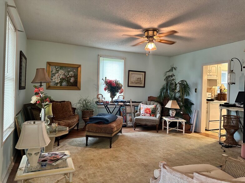 More Photos Of 1048 Klondike Rd, State Road Office For Sale