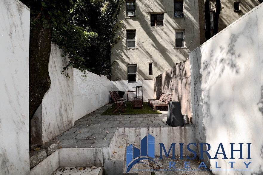 More Photos Of 334 E 6th St, New York Apartments For Lease