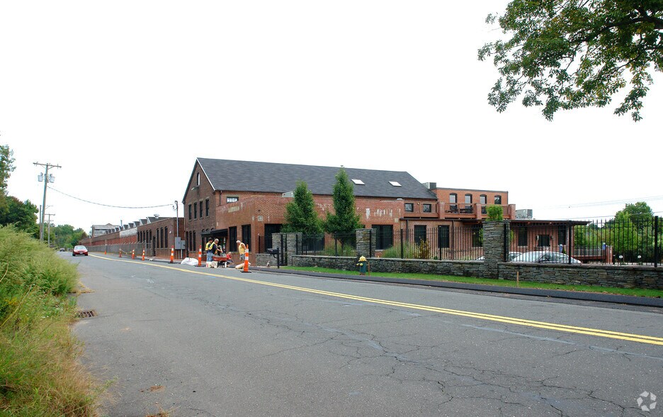 More Photos Of 409 Canal St, Plantsville Loft Creative Space For Lease