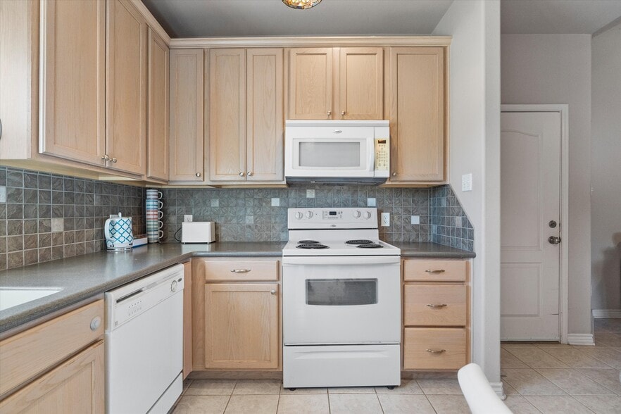 More Photos Of 1092 FM 3000, Elgin Specialty For Sale
