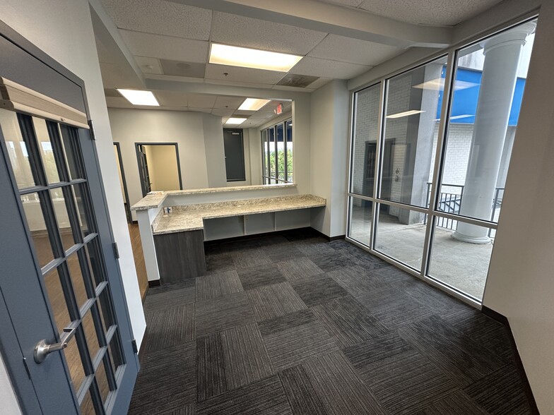 More Photos Of 7752-7756 Gateway Ln, Concord Medical For Lease