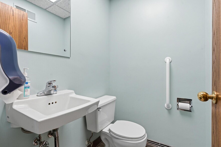 More Photos Of 244 Wilson Dr, Xenia Medical For Sale