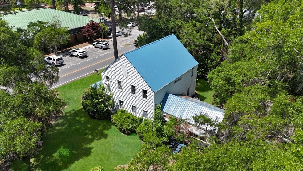 More Photos Of 701 N Oak St, Springfield Office Residential For Sale