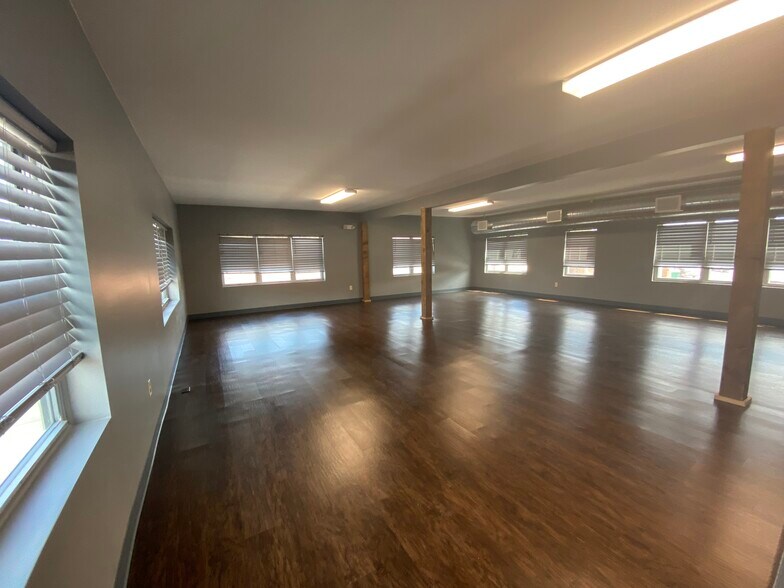 More Photos Of 111 E Commercial St, Broken Arrow Loft Creative Space For Lease