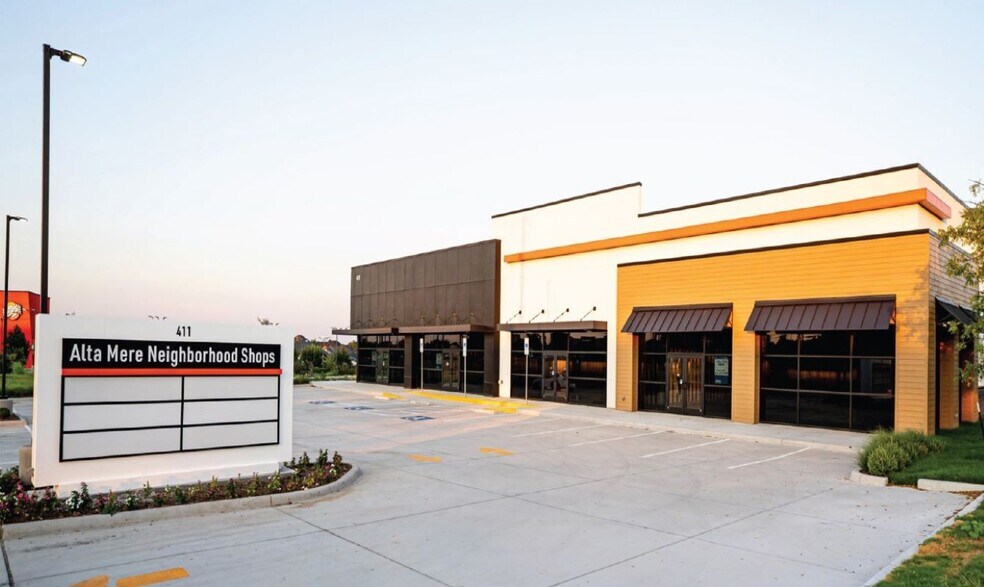 More Photos Of 401-411 Alta Mere Dr, Fort Worth Storefront For Lease