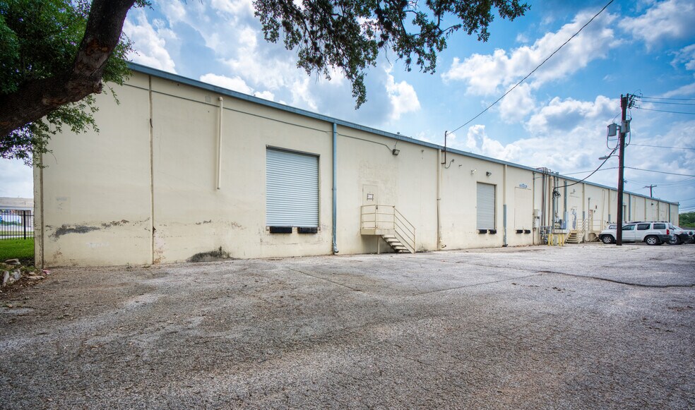 More Photos Of 2800 NE Loop 410, San Antonio Light Distribution For Lease