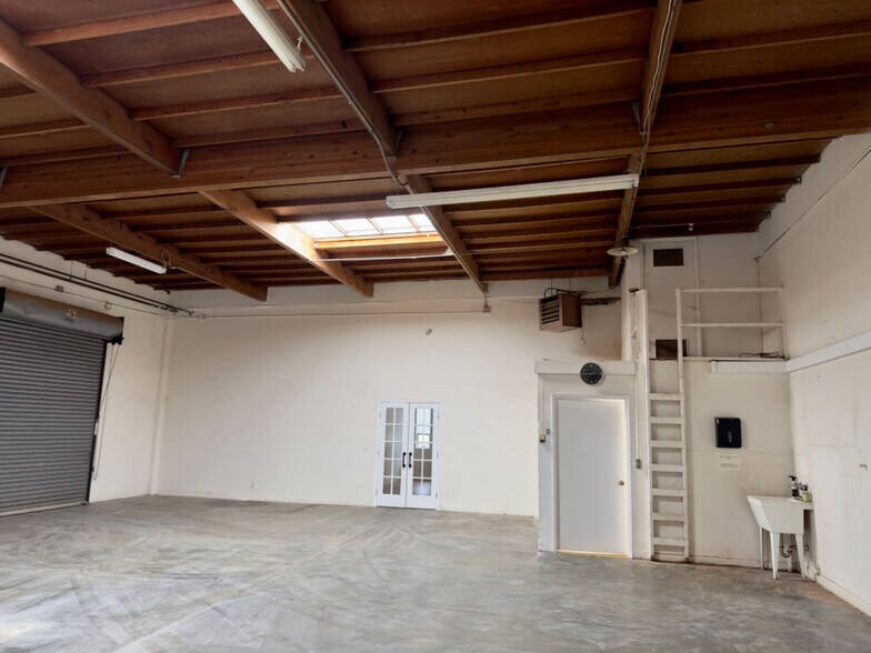 More Photos Of 882-890 Mahler Rd, Burlingame Warehouse For Lease