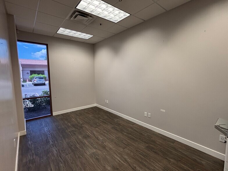 More Photos Of 1830 S Alma School Rd, Mesa Medical For Sale