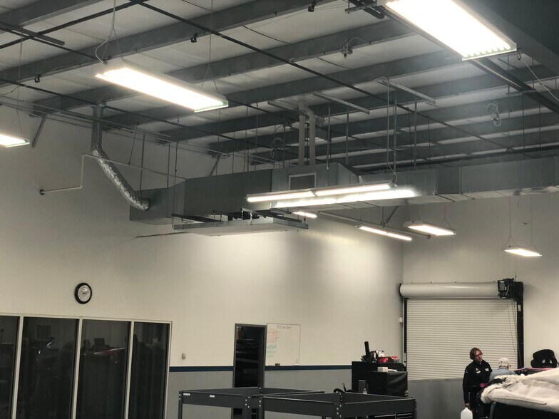 More Photos Of 114 Venture Dr, Pataskala Warehouse For Lease