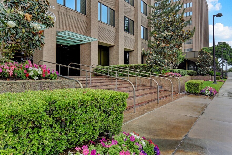 More Photos Of 4635 Southwest Fwy, Houston Office For Lease