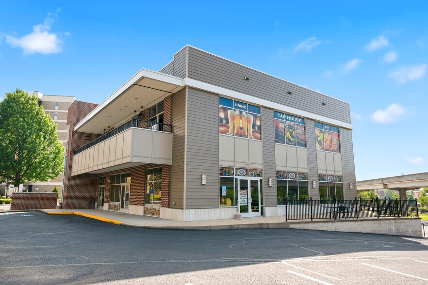 More Photos Of 453 Oakland St, Morgantown Office For Lease