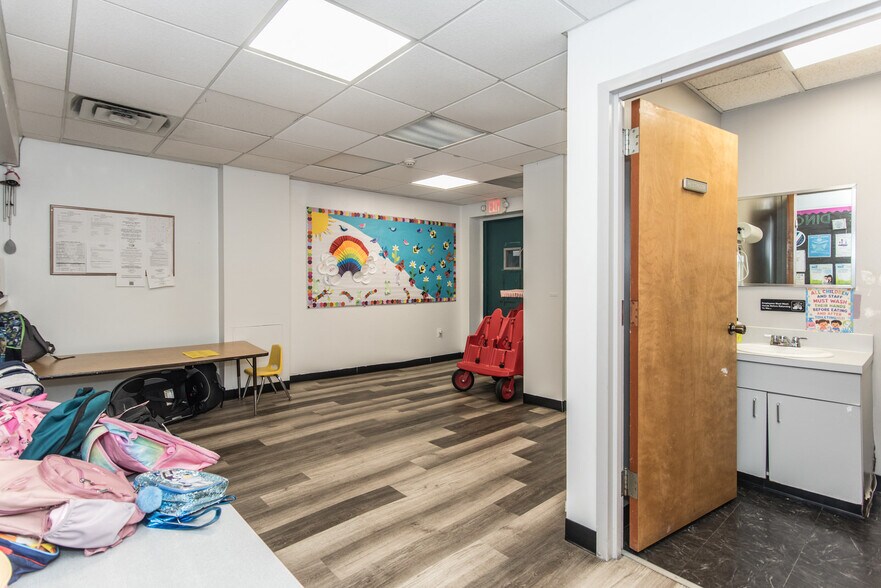More Photos Of 6044-6052 Castor Ave, Philadelphia Medical For Sale