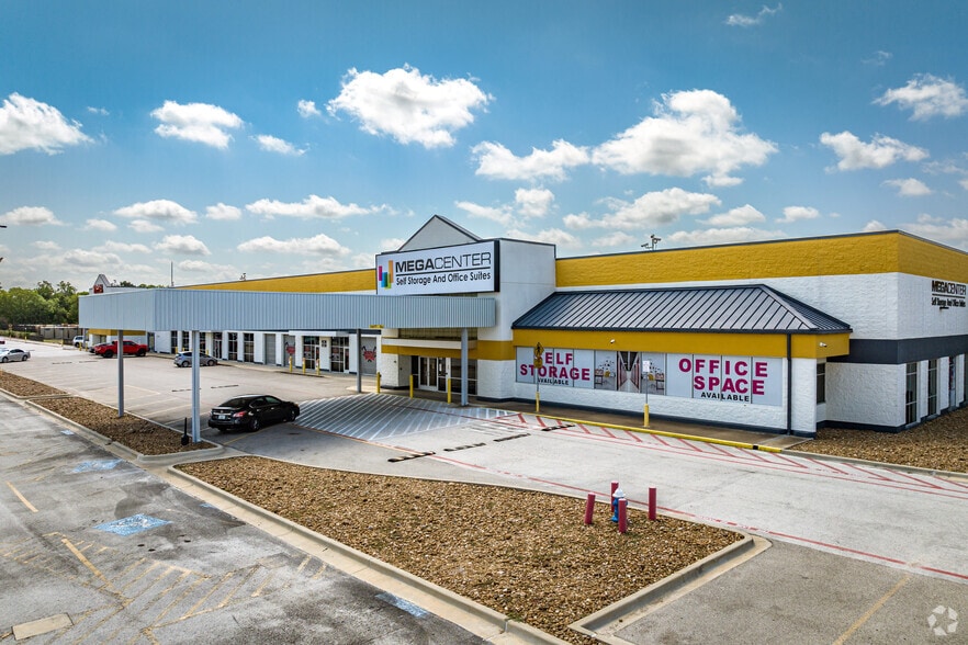 More Photos Of 7075 FM 1960 Rd W, Houston Warehouse For Lease
