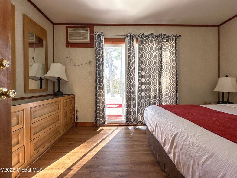 More Photos Of 1545 Us-9, Lake George Hospitality For Sale