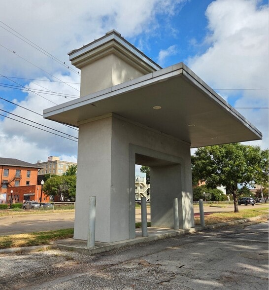 More Photos Of 111 E 27th St, Bryan Office For Lease