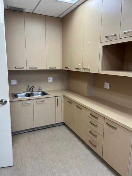 More Photos Of 110 S Ventura St, Ojai Freestanding For Lease