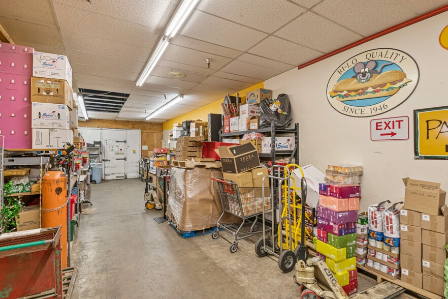 More Photos Of 704 SW Higgins Ave, Missoula Supermarket For Sale