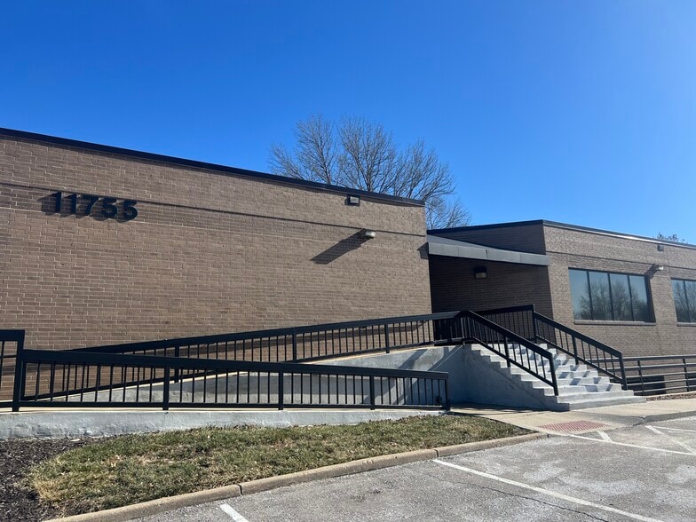 Primary Photo Of 11755 W 112th St, Overland Park Medical For Lease