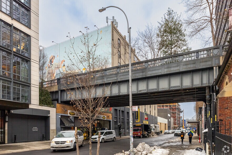 More Photos Of 510-520 W 21st St, New York Self Storage For Lease