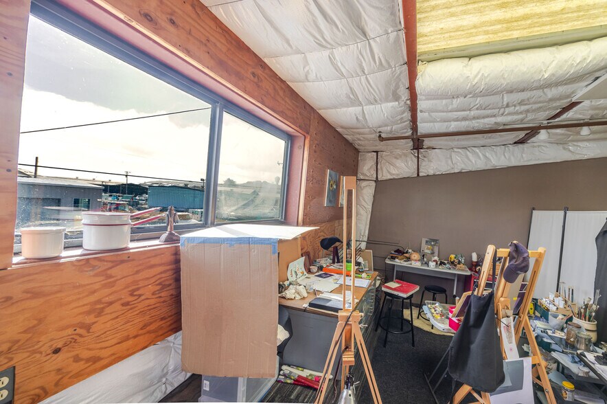 More Photos Of 207 Harvard Ave, Half Moon Bay Warehouse For Sale