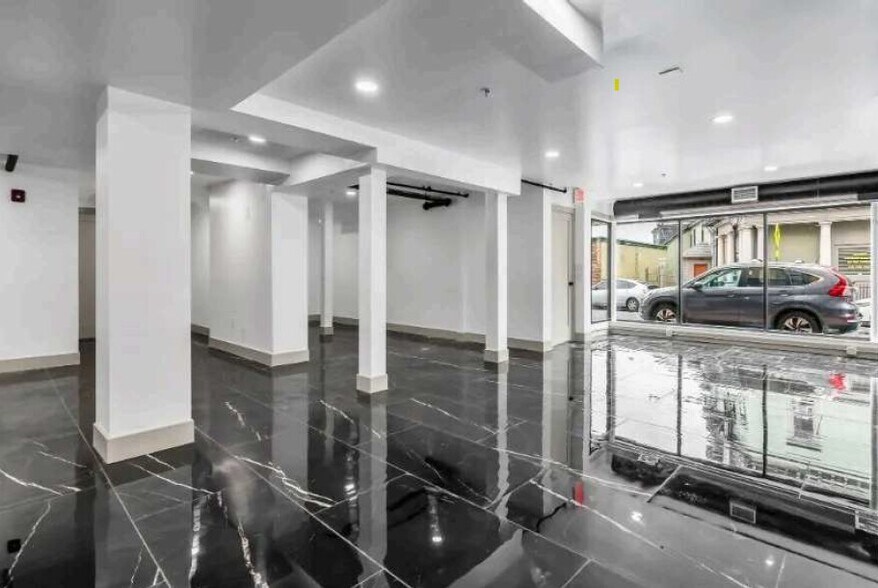 More Photos Of 2 Charles St, Methuen Freestanding For Lease