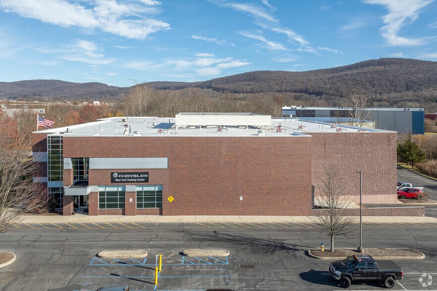 More Photos Of 4 Commerce Dr S, Harriman Manufacturing For Lease