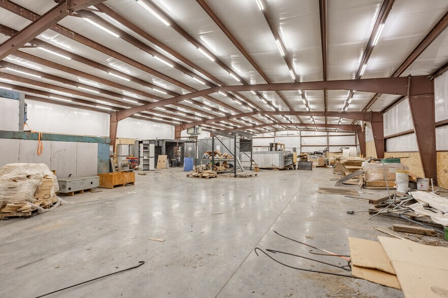 More Photos Of 3232 Tandy Rd, Fordland Industrial For Lease