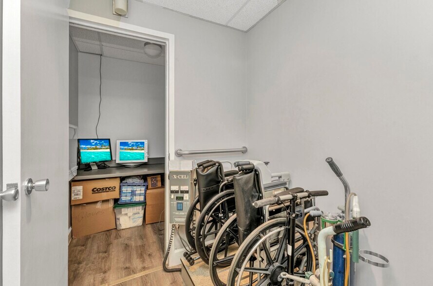 More Photos Of 2525 Harbor Blvd, Port Charlotte Medical For Sale