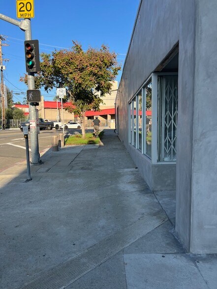 More Photos Of 3300 Motor Ave, Los Angeles Storefront For Lease