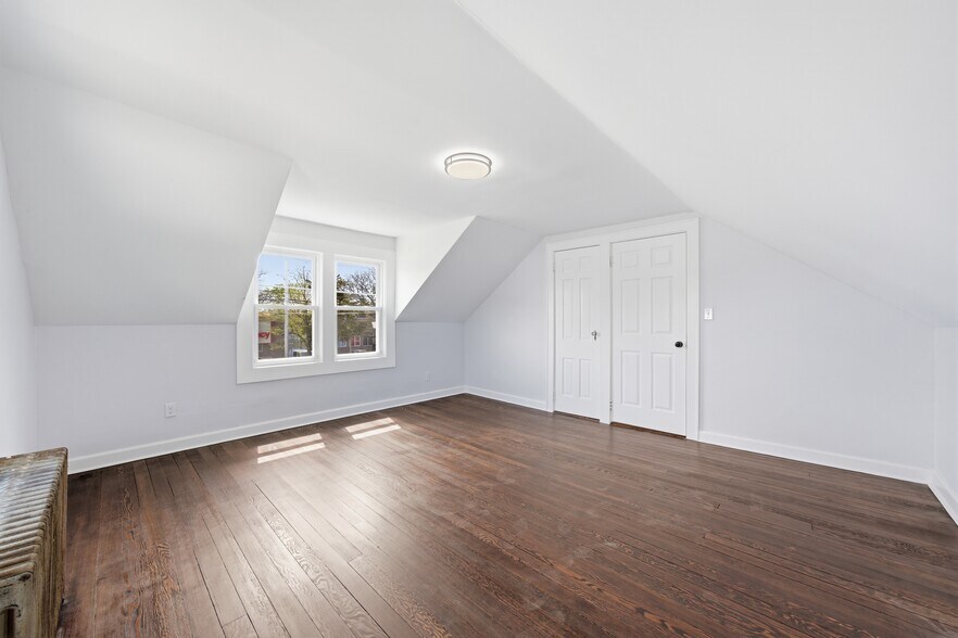 More Photos Of 749 E Main St, Kings Park Office For Sale