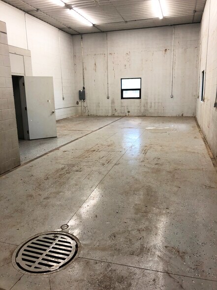 More Photos Of 2879-2893 Sanford Ave SW, Grandville Warehouse For Lease