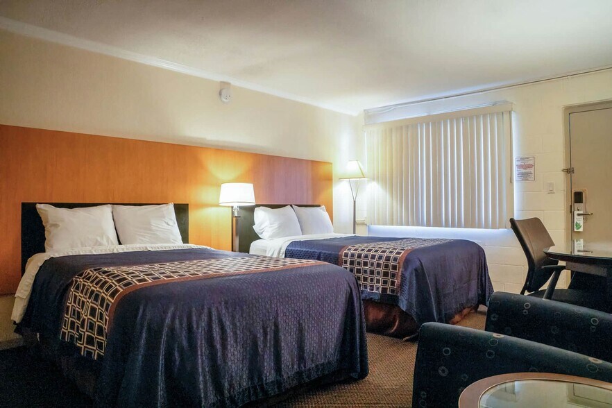 More Photos Of 201 Continental Dr, Junction City Hotel For Sale