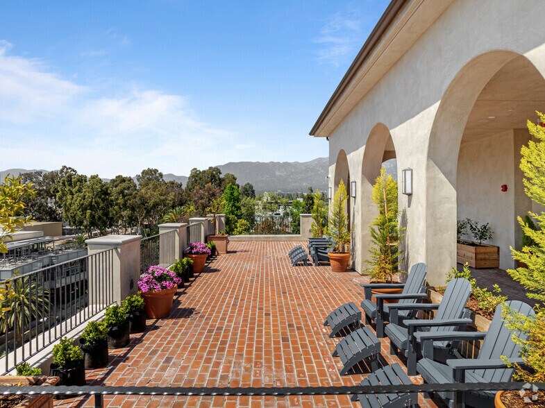 More Photos Of 88 N Oakland Ave, Pasadena Apartments For Lease