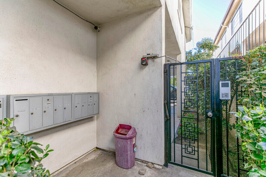 More Photos Of 335-337 E Providencia Ave, Burbank Apartments For Sale