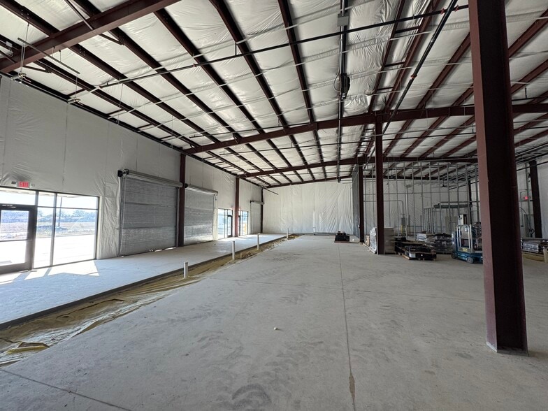 More Photos Of 5865 Houston St, San Antonio Distribution For Lease