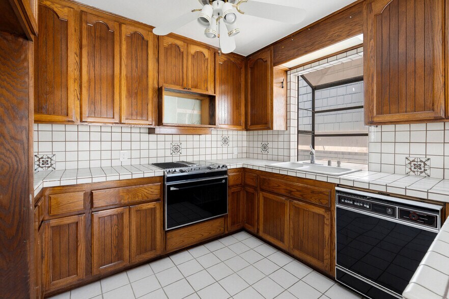 More Photos Of 232 29th St, Manhattan Beach Multifamily For Sale