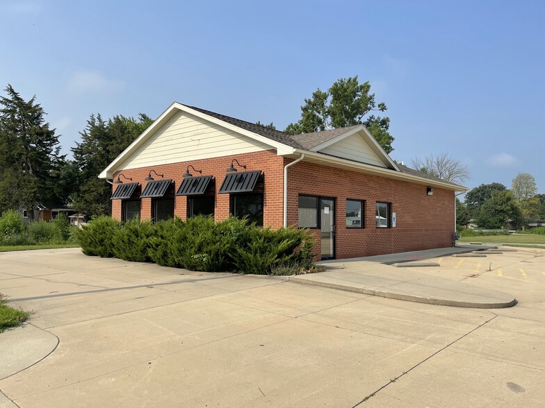 Primary Photo Of 216-217 S Center St, Forrest Storefront Retail Office For Lease