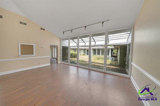 More Photos Of 512 Sumter St, Montezuma Medical For Sale