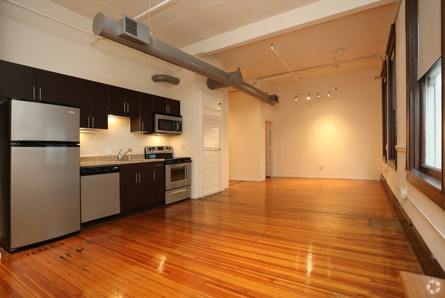 More Photos Of 1623 Main St, Dallas Apartments For Lease