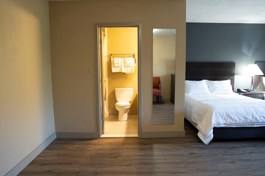 More Photos Of 1186 Worcester Rd, Framingham Hotel For Sale